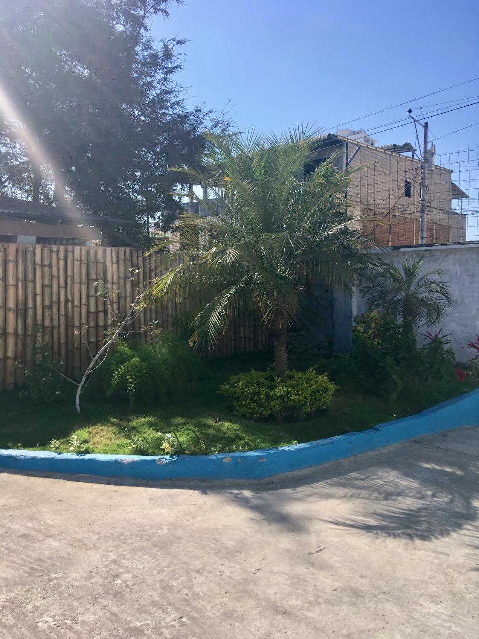 Hostal Albatros Manta Esterno foto