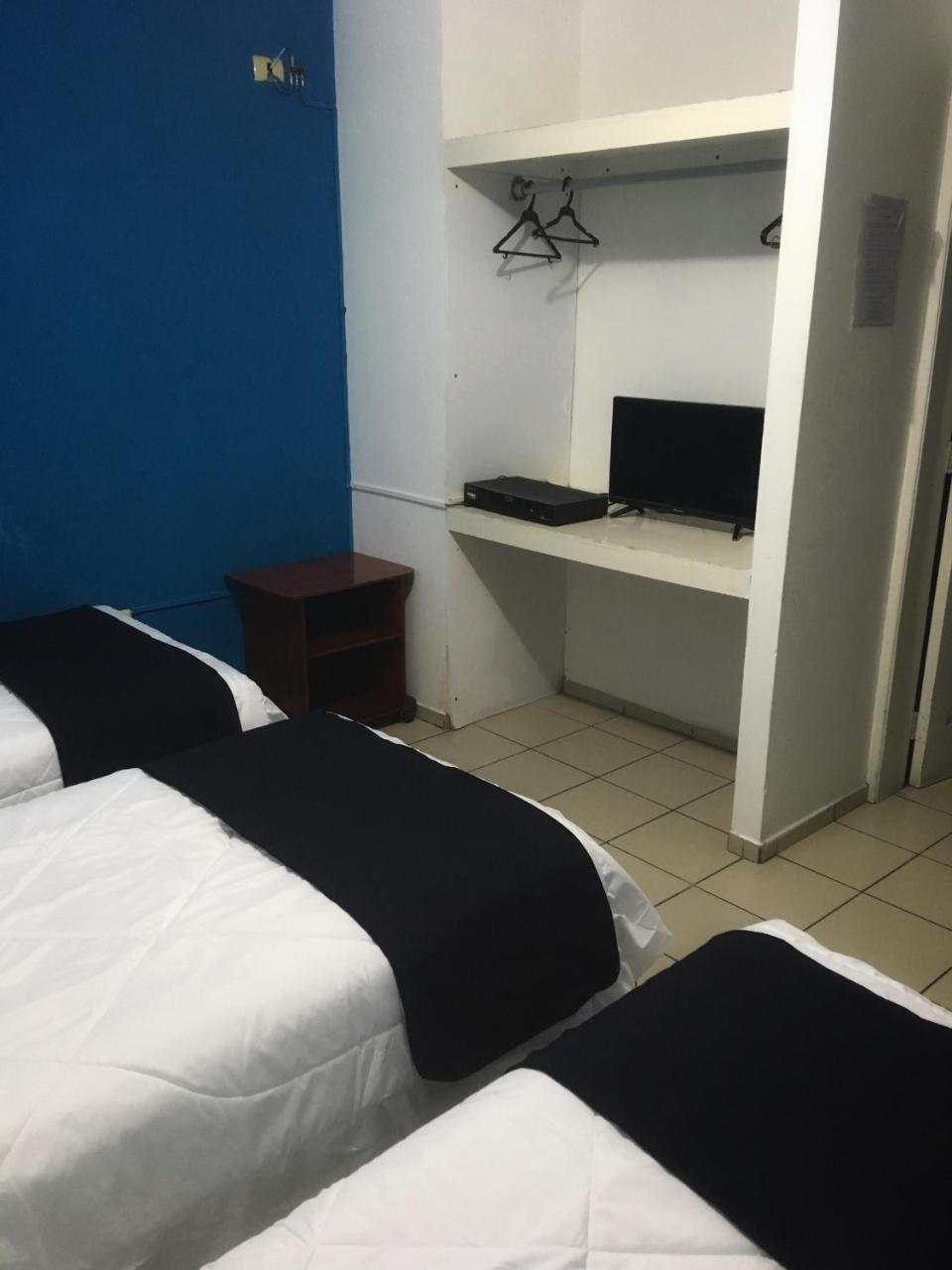 Hostal Albatros Manta Esterno foto