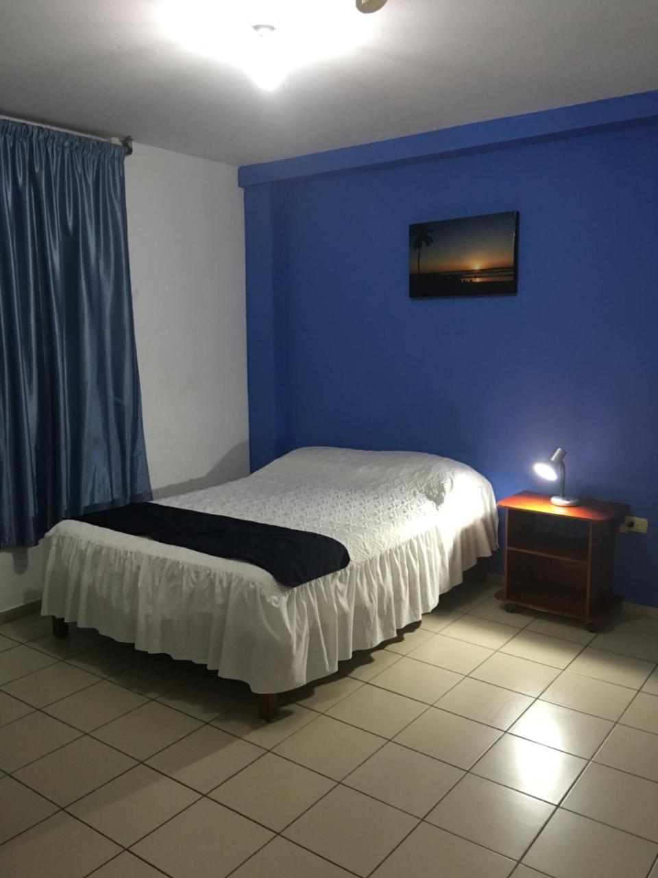 Hostal Albatros Manta Esterno foto