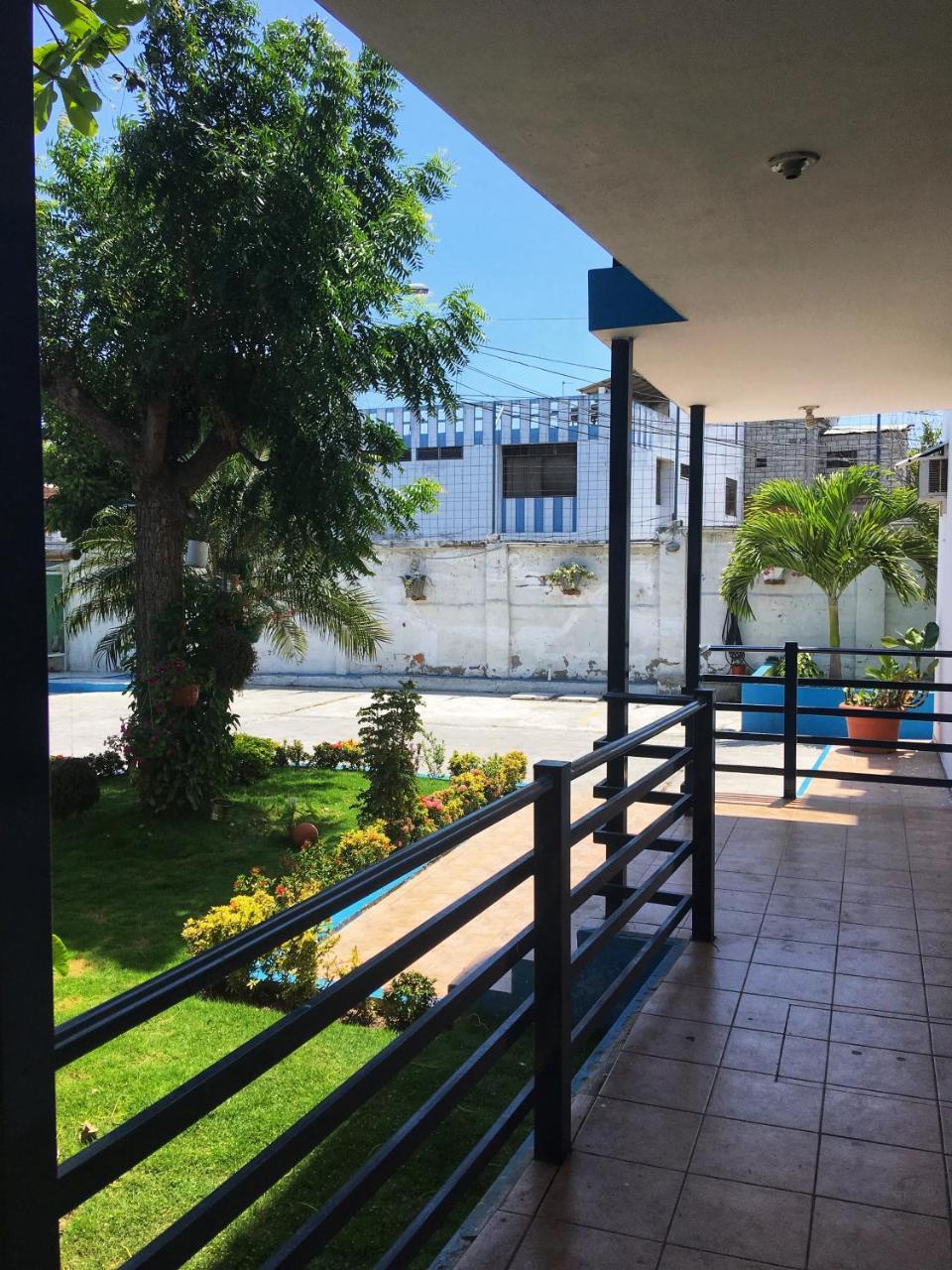 Hostal Albatros Manta Esterno foto
